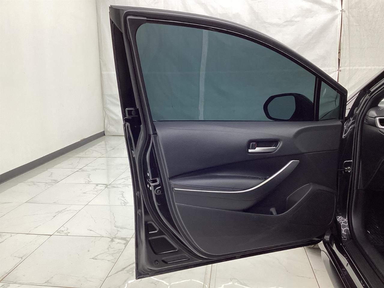 Toyota Corolla SE Nightshade CVT (Natl) 2022