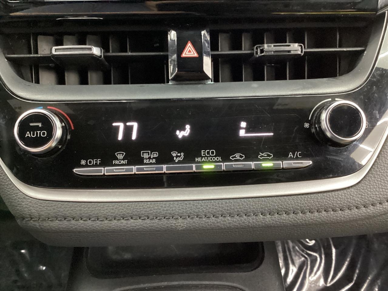 Toyota Corolla SE Nightshade CVT (Natl) 2022