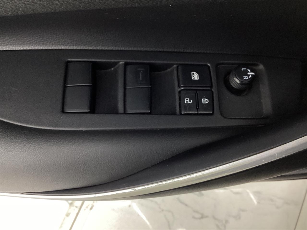 Toyota Corolla SE Nightshade CVT (Natl) 2022