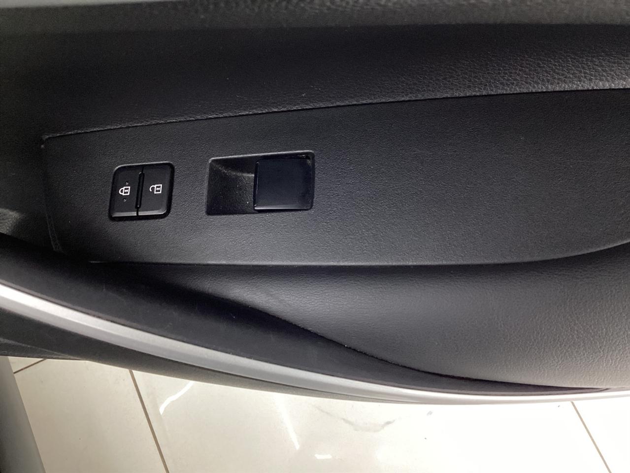 Toyota Corolla SE Nightshade CVT (Natl) 2022