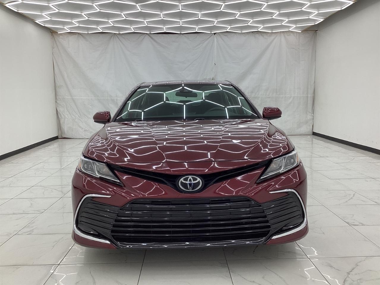 Toyota Camry LE Auto (Natl) 2021