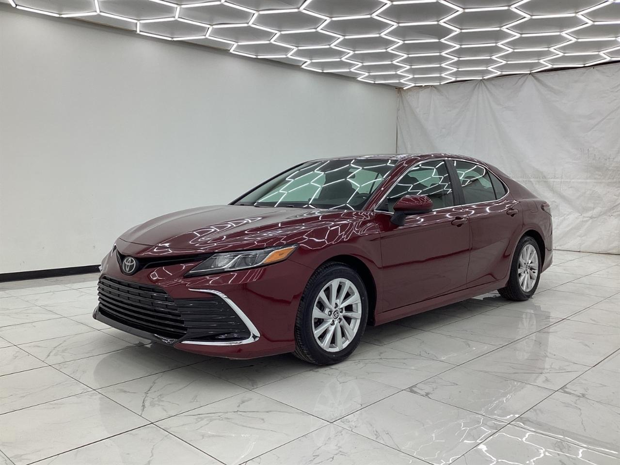Toyota Camry LE Auto (Natl) 2021