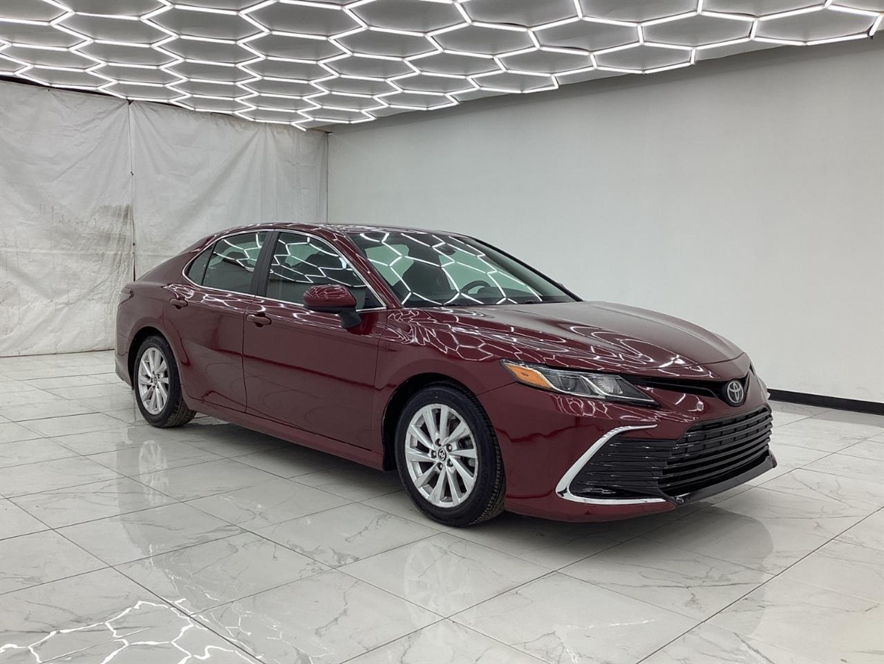 Toyota Camry LE Auto (Natl) 2021