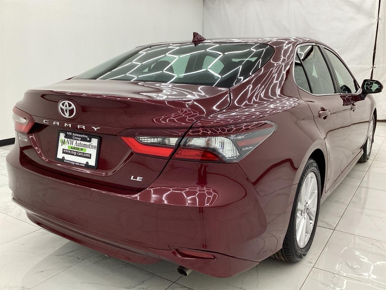 Toyota Camry LE Auto (Natl) 2021