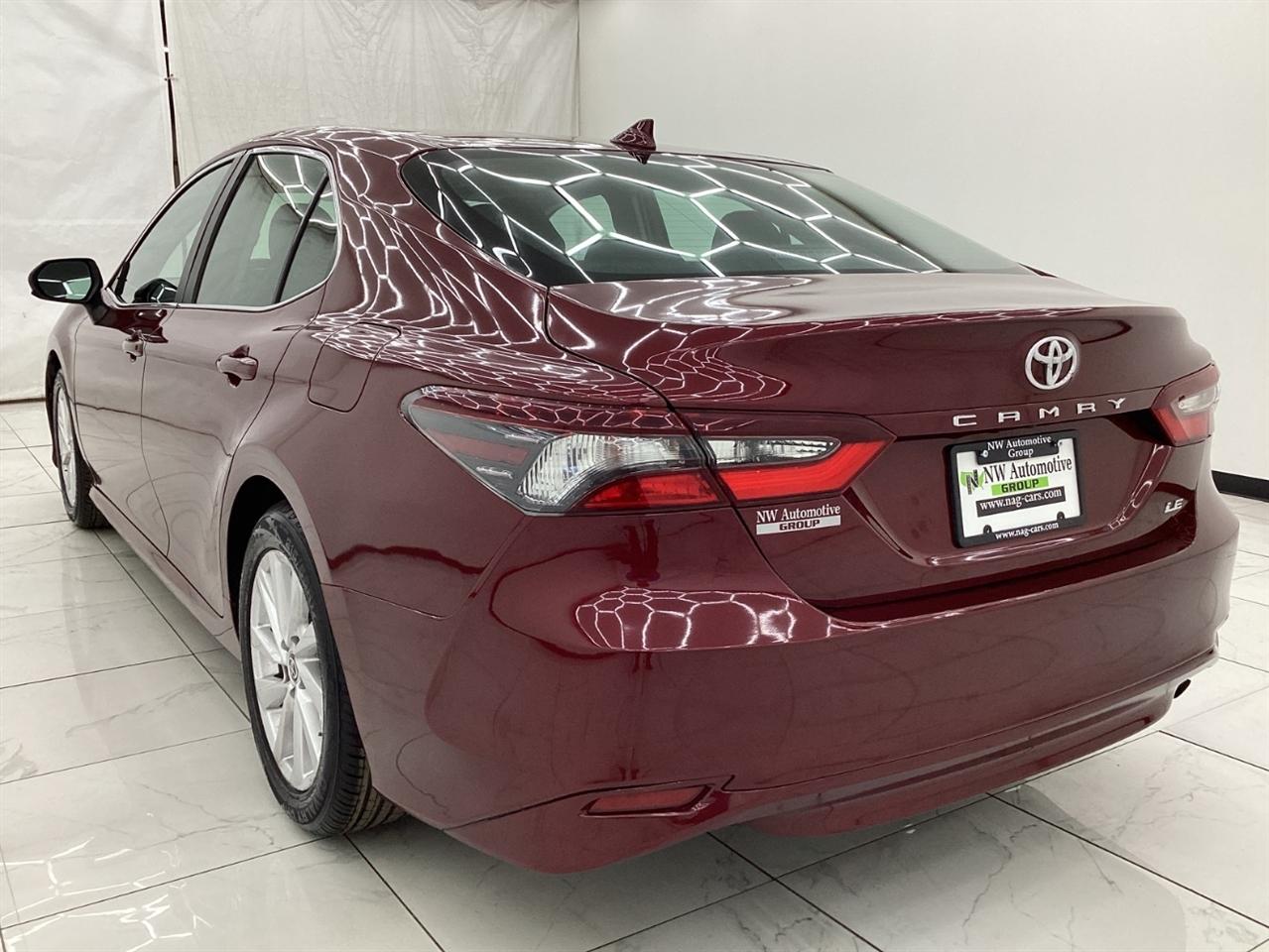 Toyota Camry LE Auto (Natl) 2021