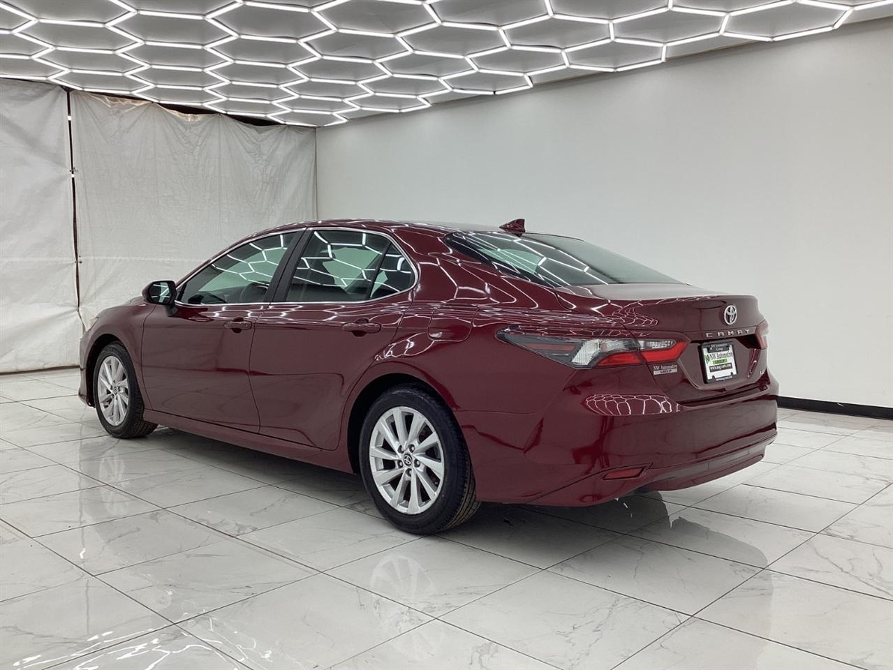 Toyota Camry LE Auto (Natl) 2021