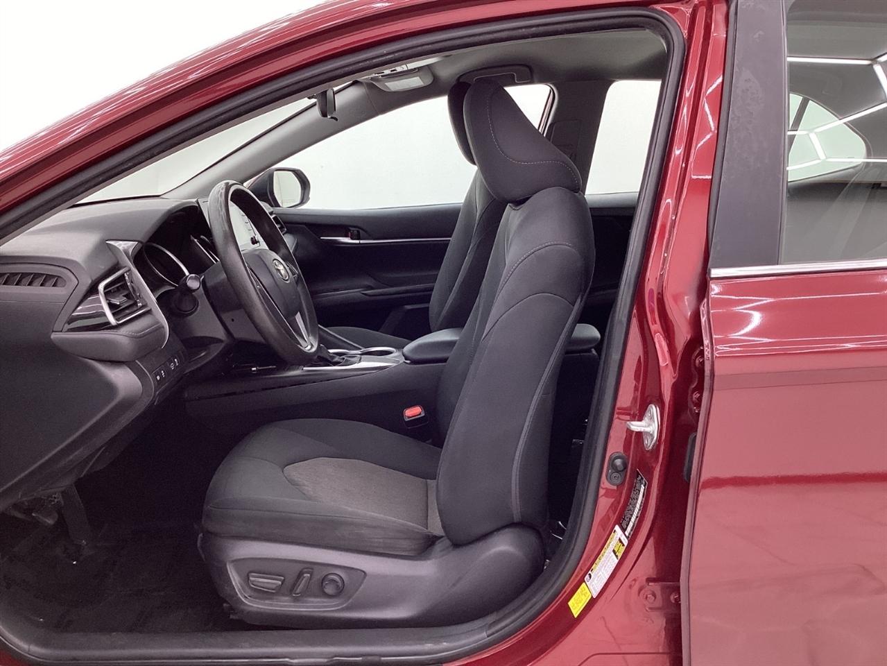 Toyota Camry LE Auto (Natl) 2021