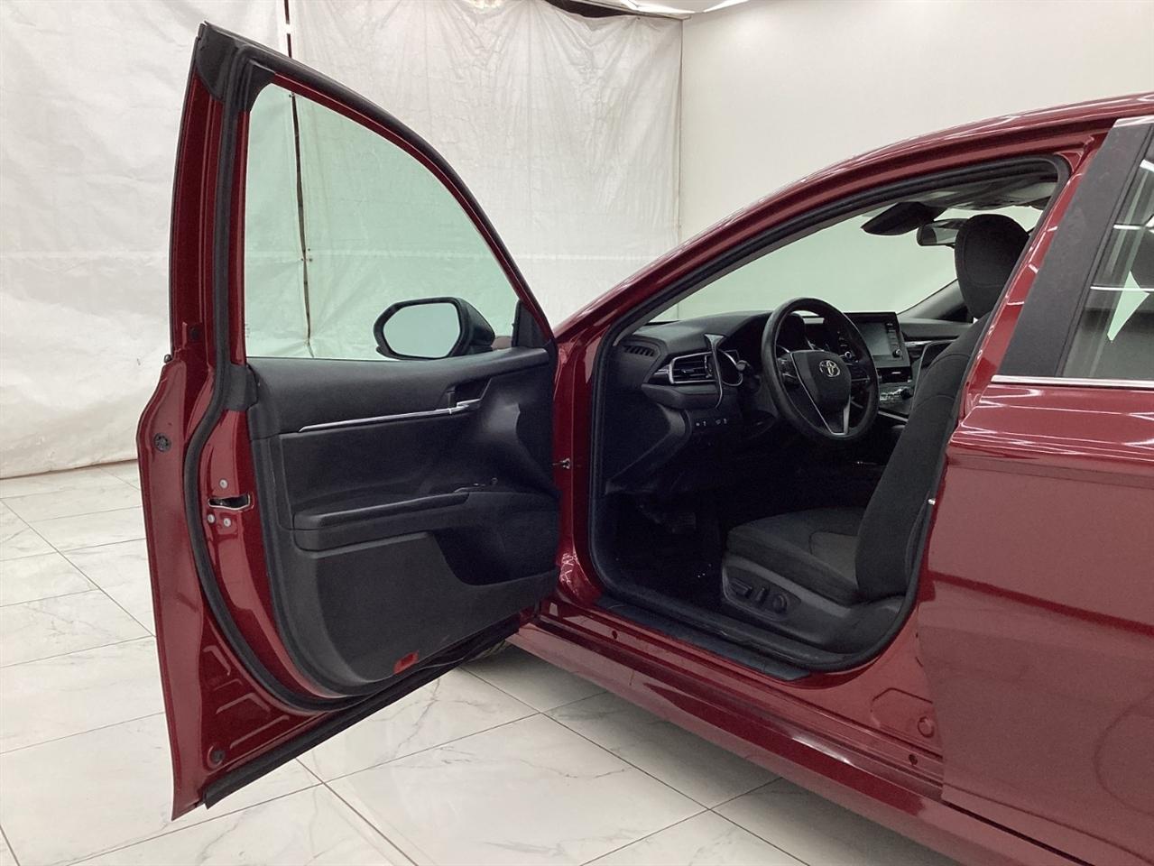 Toyota Camry LE Auto (Natl) 2021