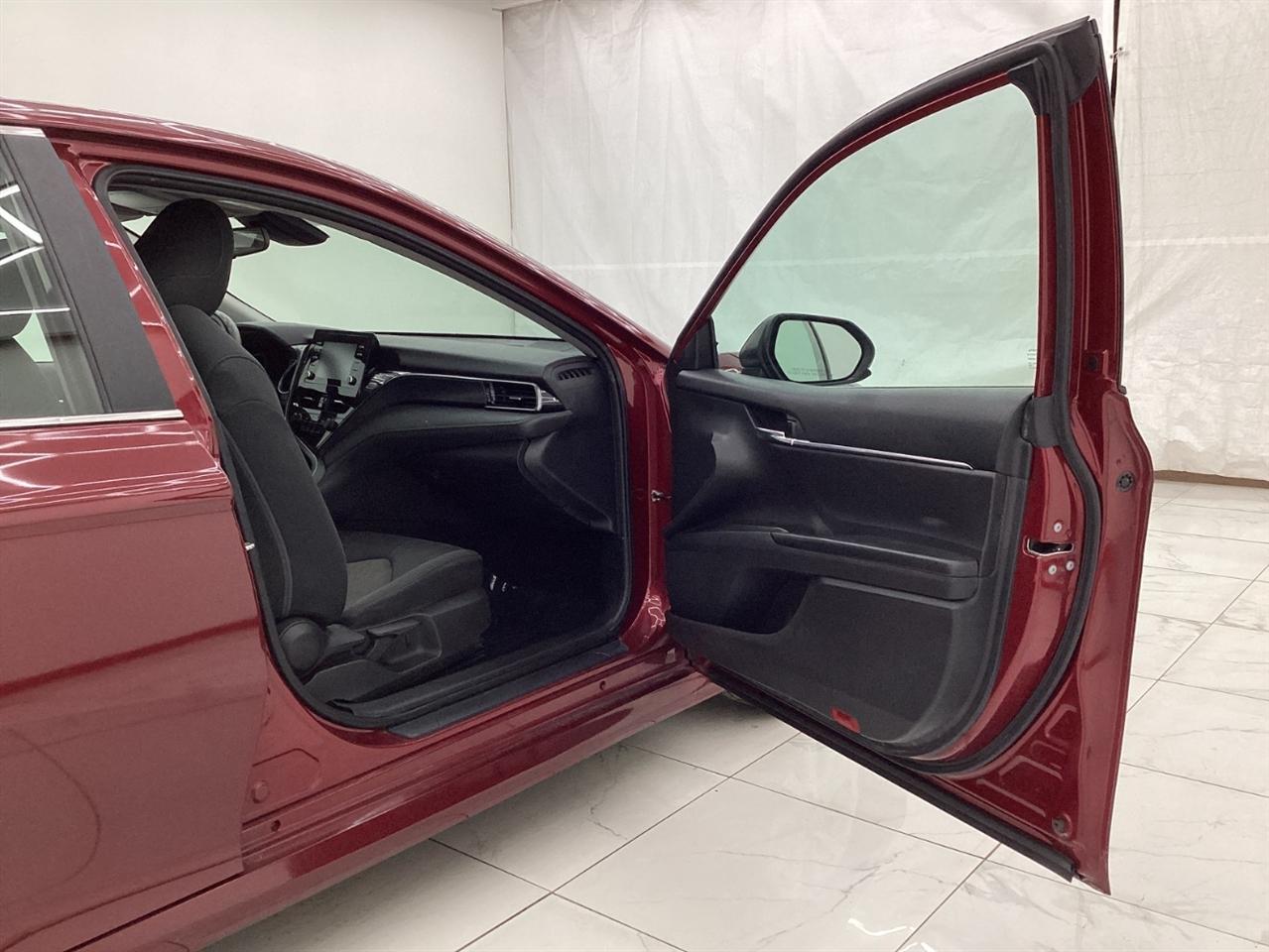 Toyota Camry LE Auto (Natl) 2021