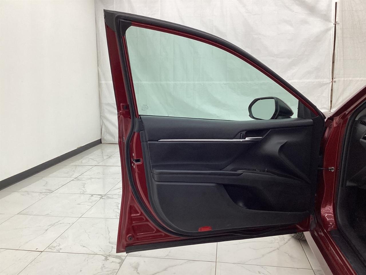 Toyota Camry LE Auto (Natl) 2021