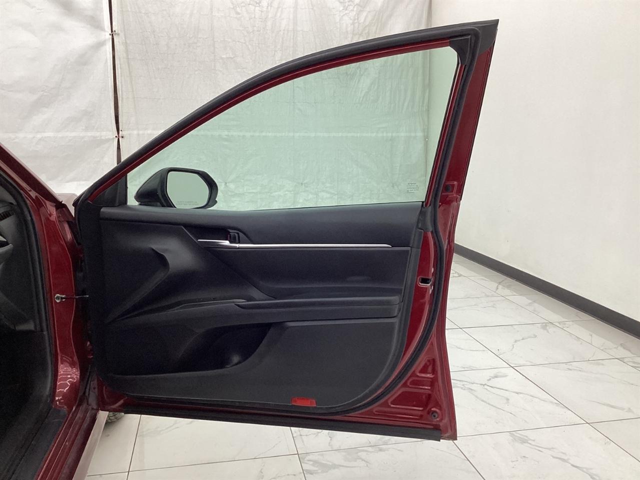 Toyota Camry LE Auto (Natl) 2021