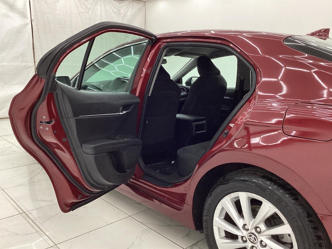 Toyota Camry LE Auto (Natl) 2021