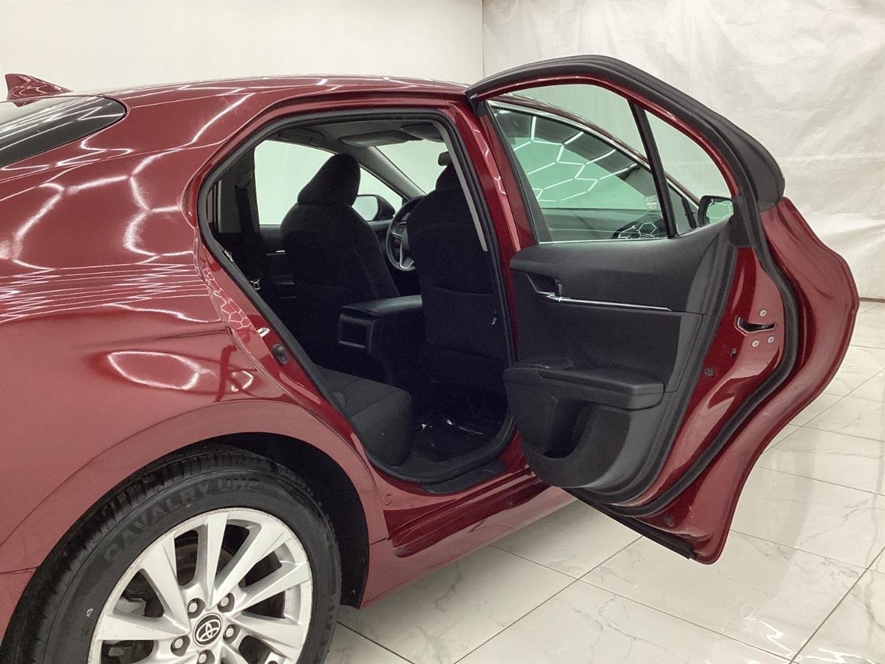 Toyota Camry LE Auto (Natl) 2021