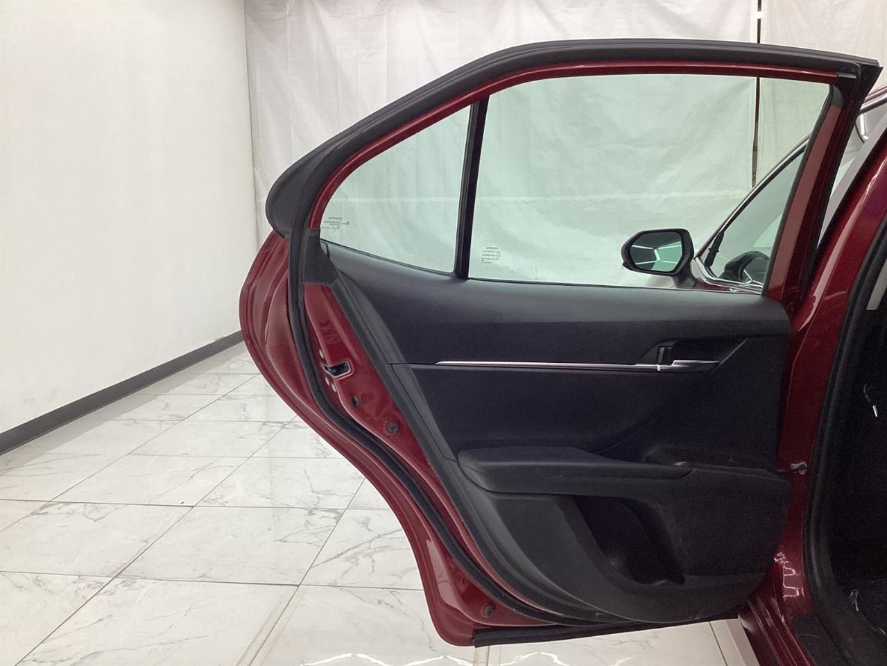 Toyota Camry LE Auto (Natl) 2021