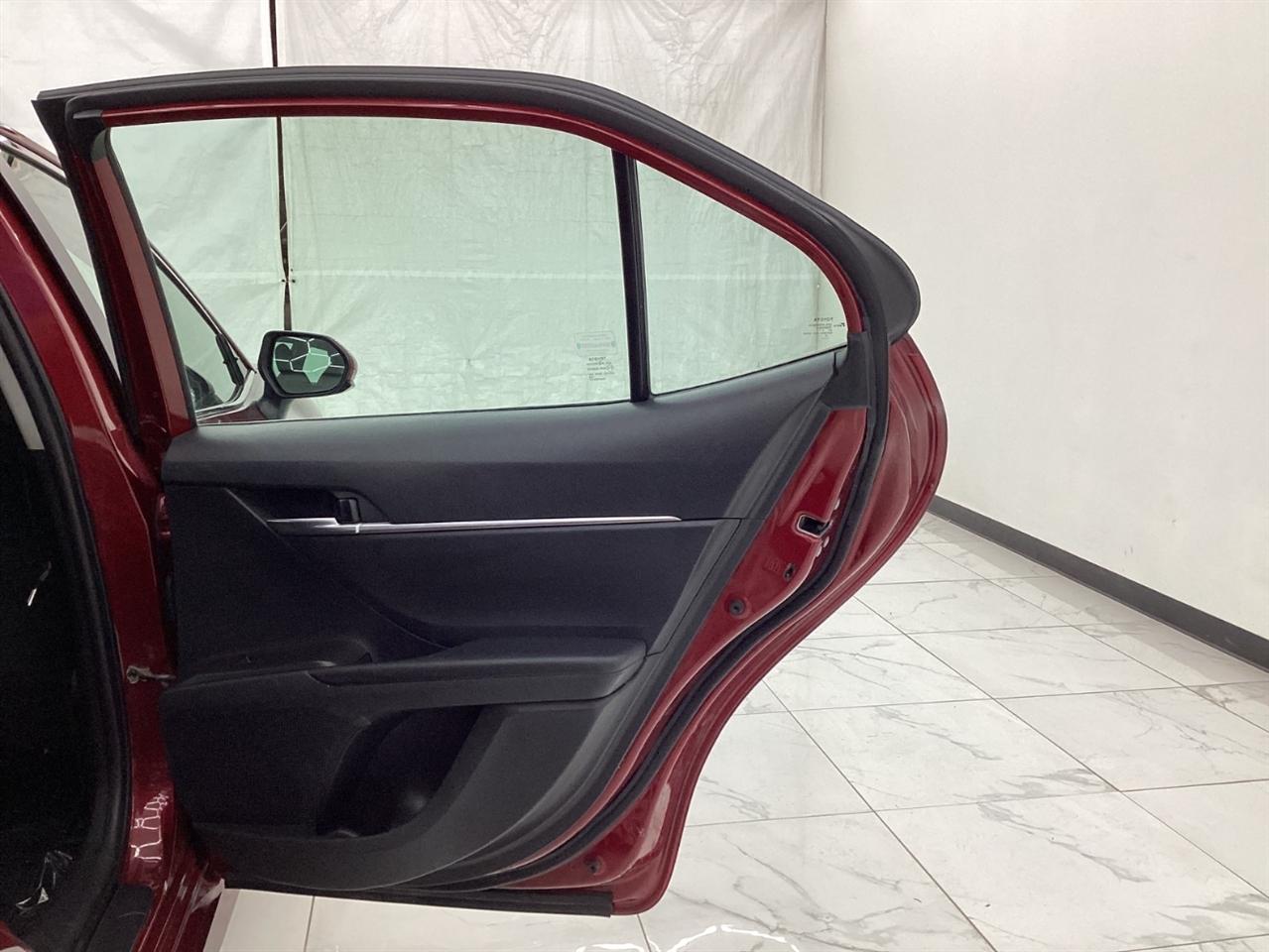 Toyota Camry LE Auto (Natl) 2021