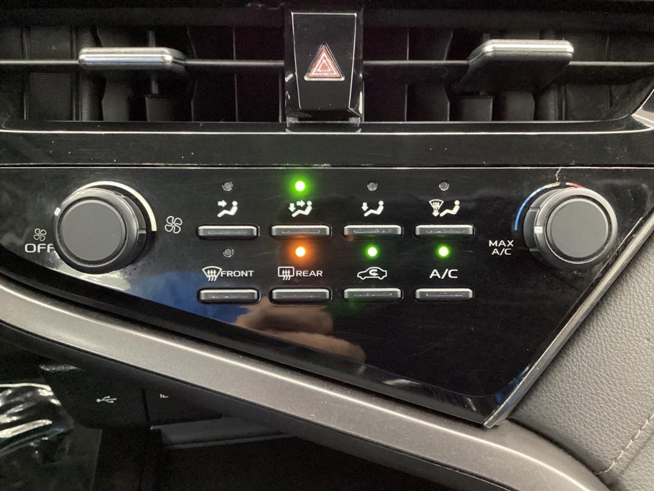 Toyota Camry LE Auto (Natl) 2021