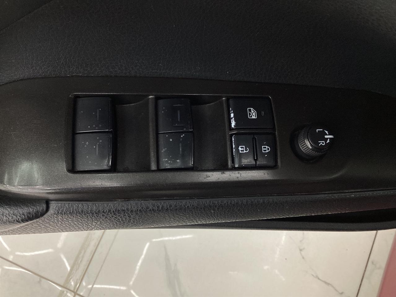 Toyota Camry LE Auto (Natl) 2021