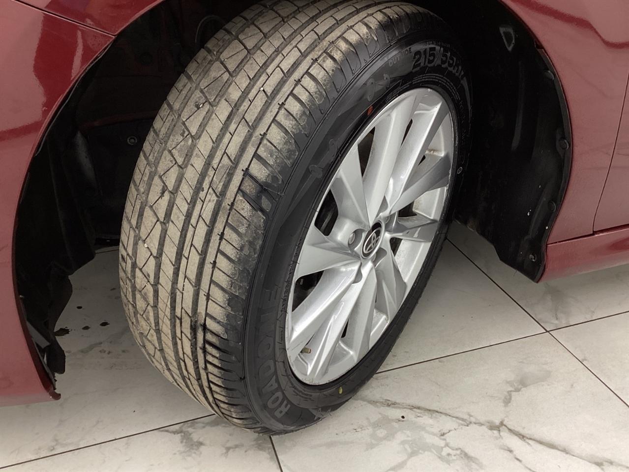 Toyota Camry LE Auto (Natl) 2021