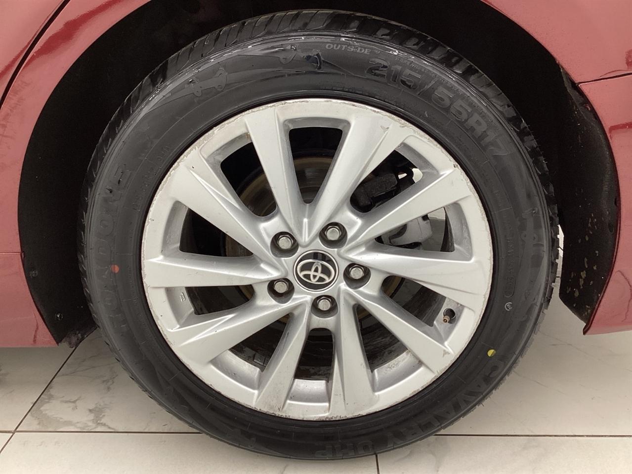 Toyota Camry LE Auto (Natl) 2021