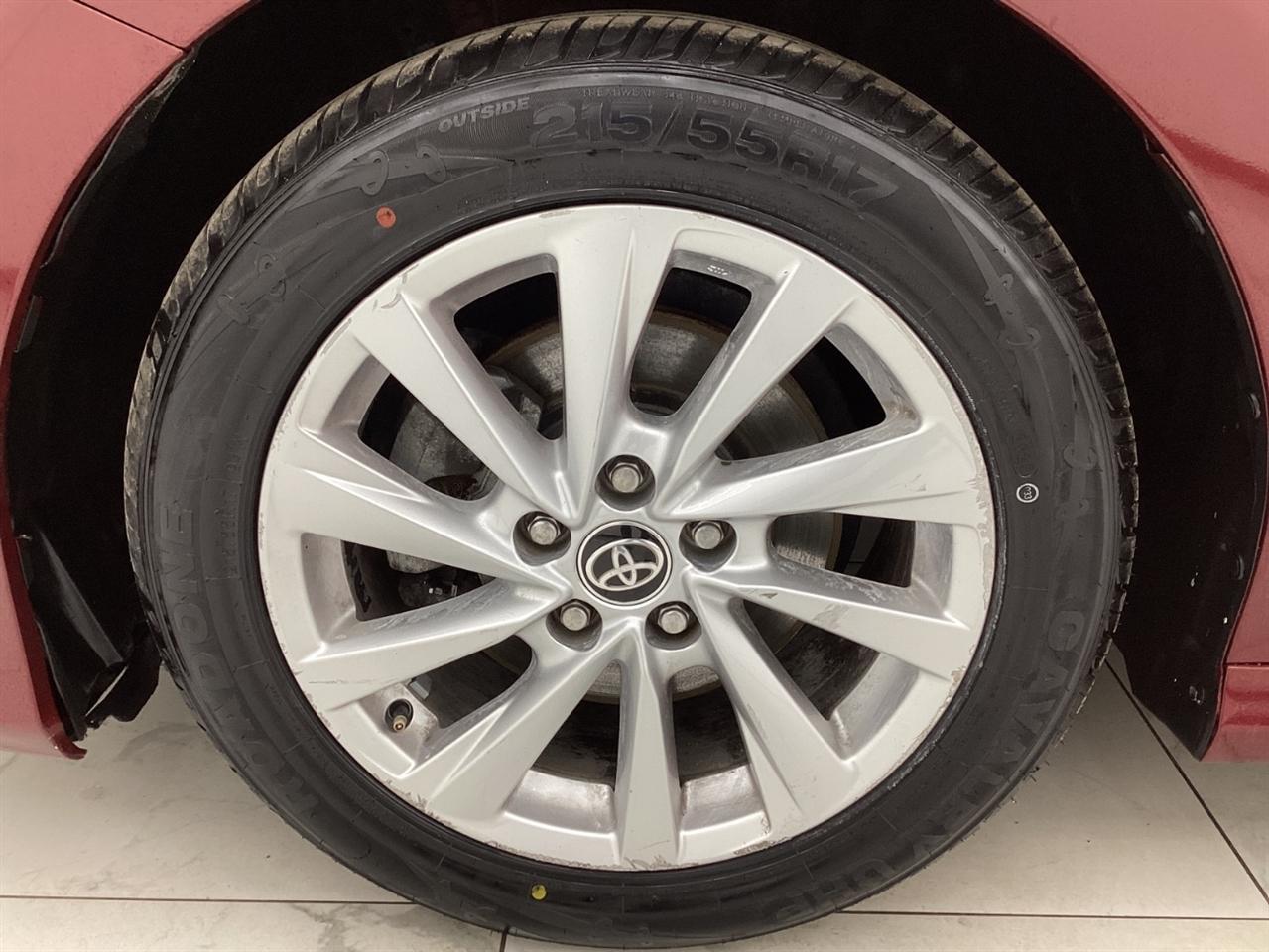 Toyota Camry LE Auto (Natl) 2021