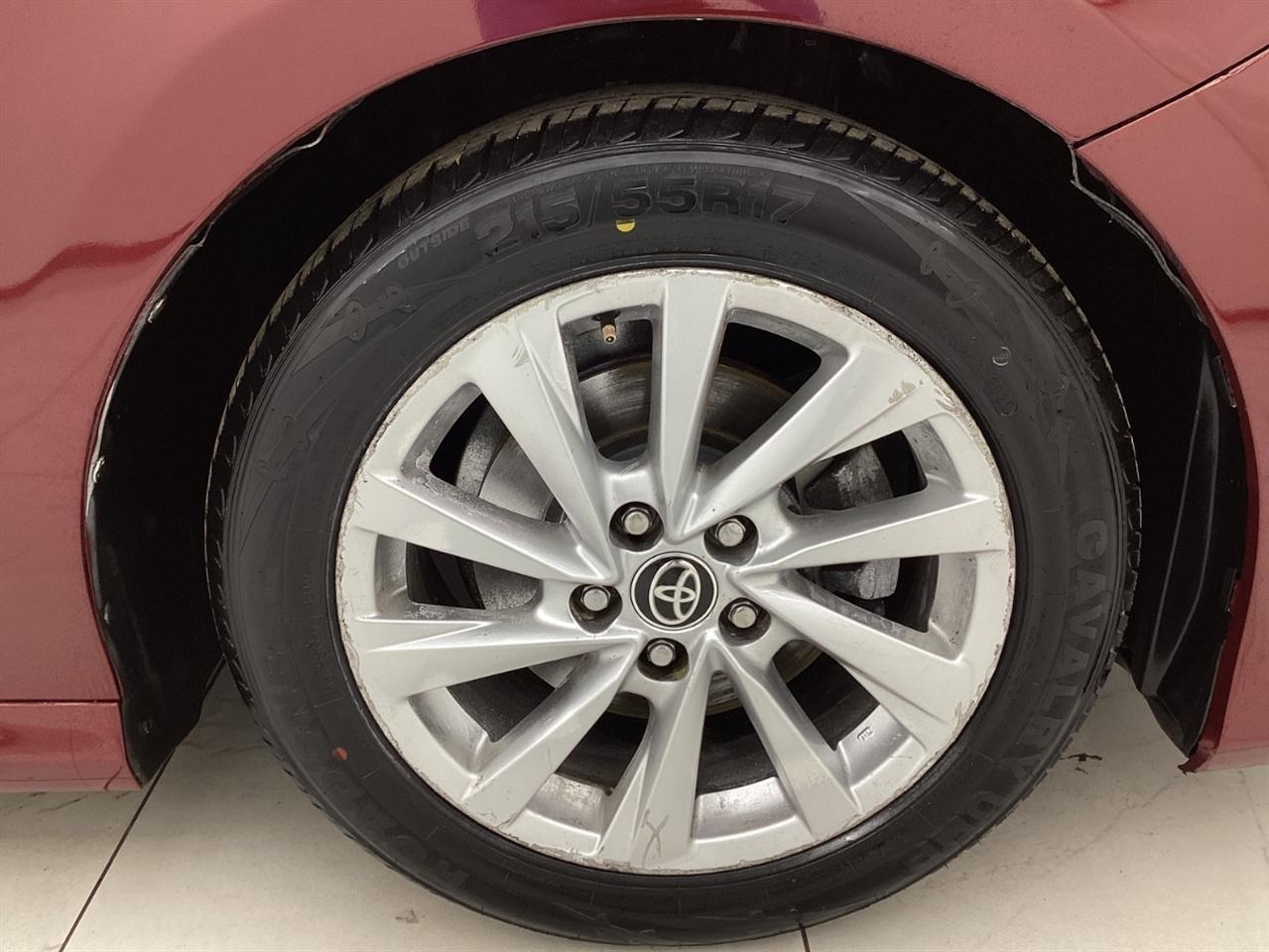 Toyota Camry LE Auto (Natl) 2021