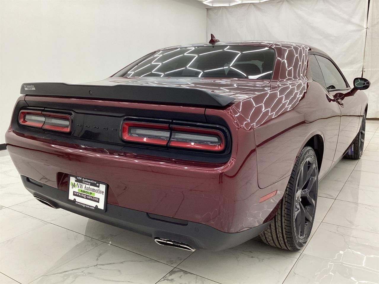 Dodge Challenger SXT RWD 2020