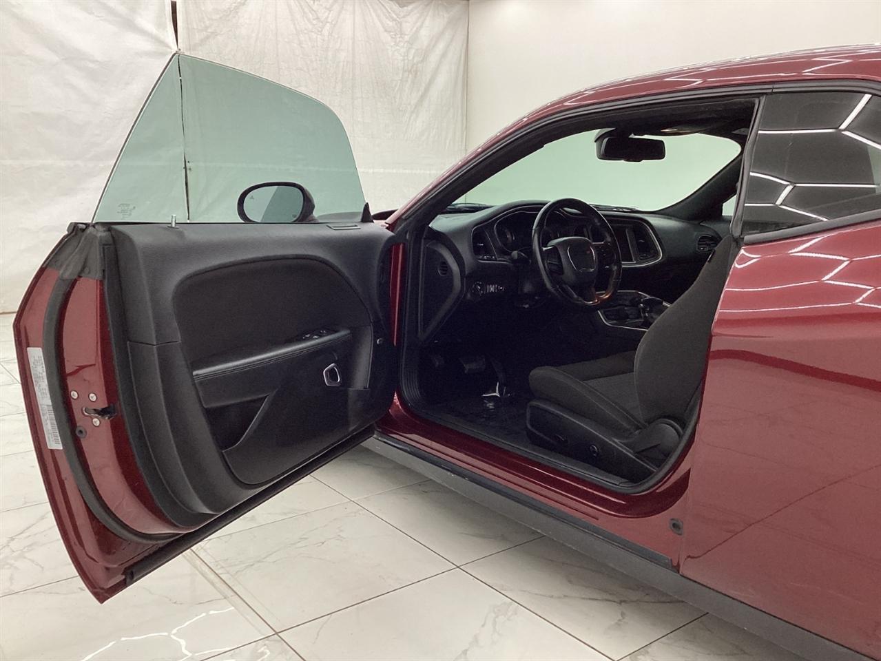 Dodge Challenger SXT RWD 2020