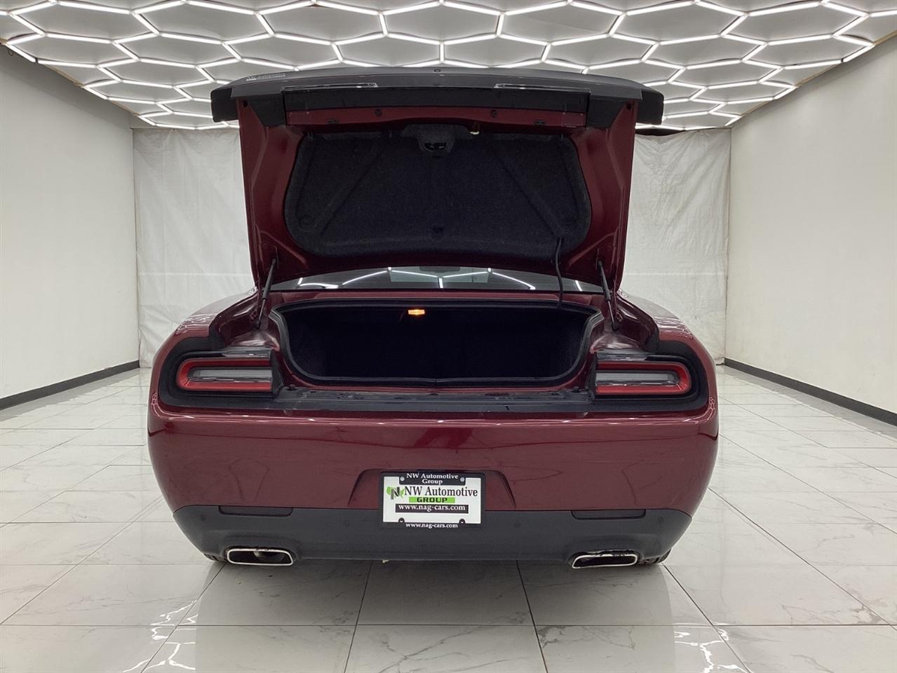 Dodge Challenger SXT RWD 2020