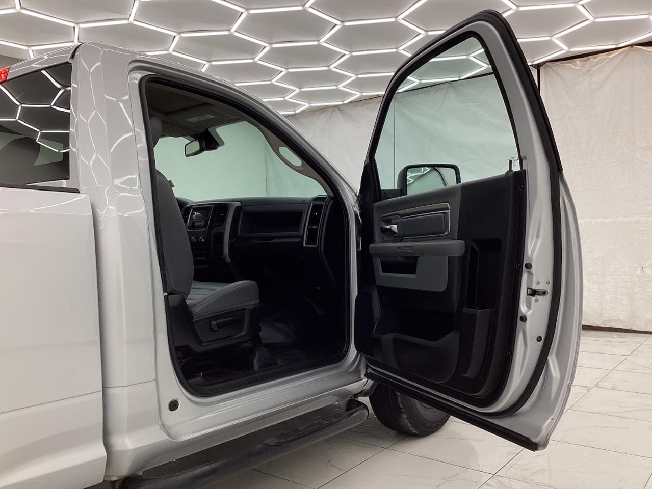 RAM 1500 Classic Tradesman 4x2 Reg Cab 6'4" Box 2019