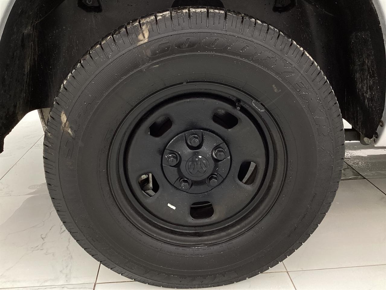 RAM 1500 Classic Tradesman 4x2 Reg Cab 6'4" Box 2019