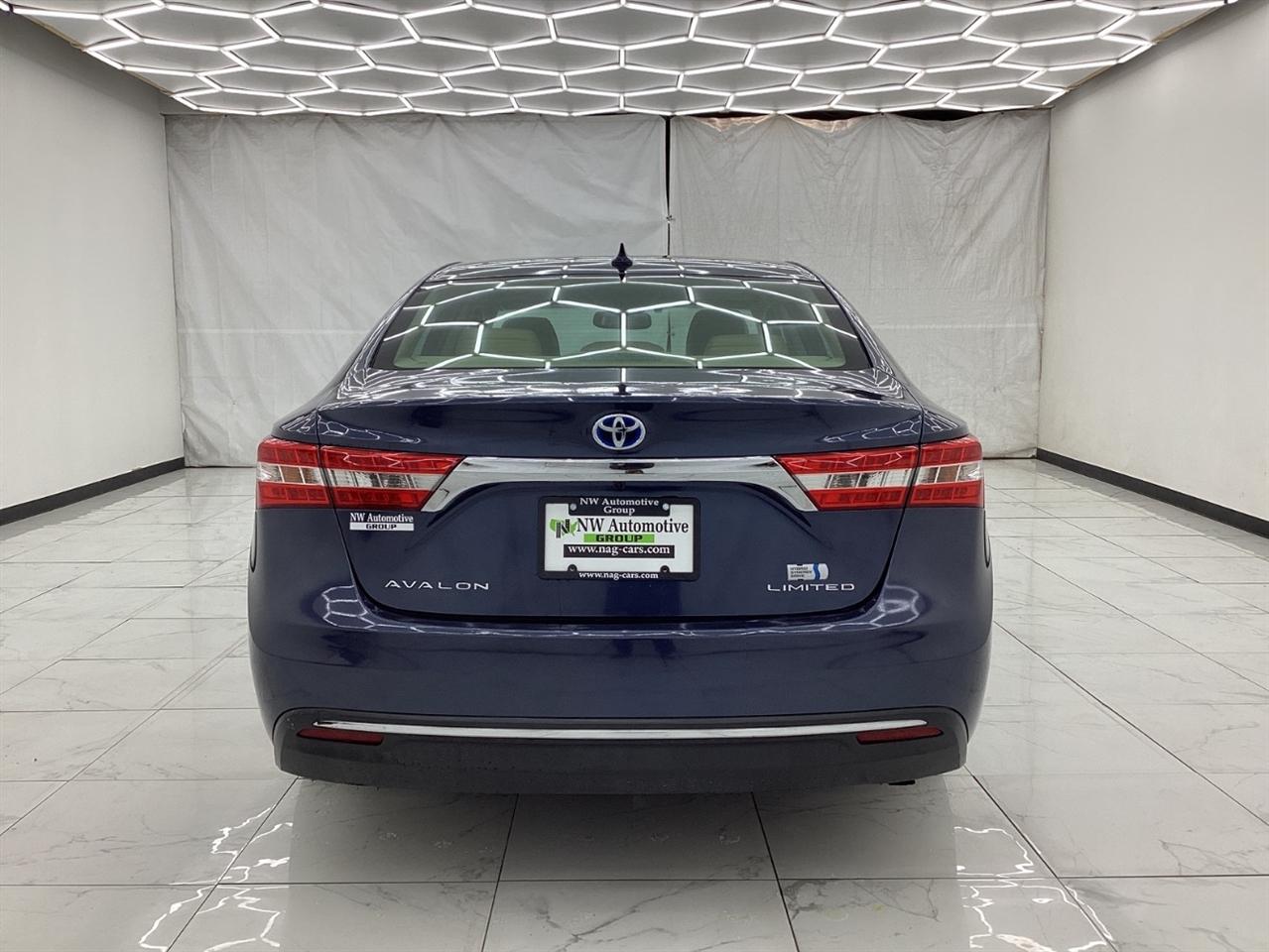 Toyota Avalon Hybrid 4dr Sdn XLE Premium (Natl) 2015