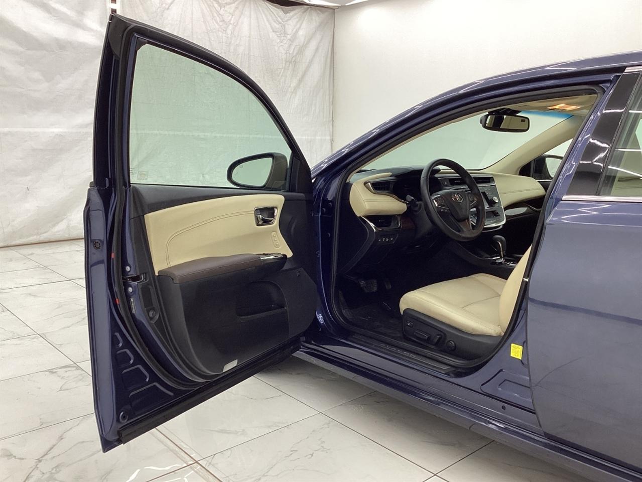 Toyota Avalon Hybrid 4dr Sdn XLE Premium (Natl) 2015