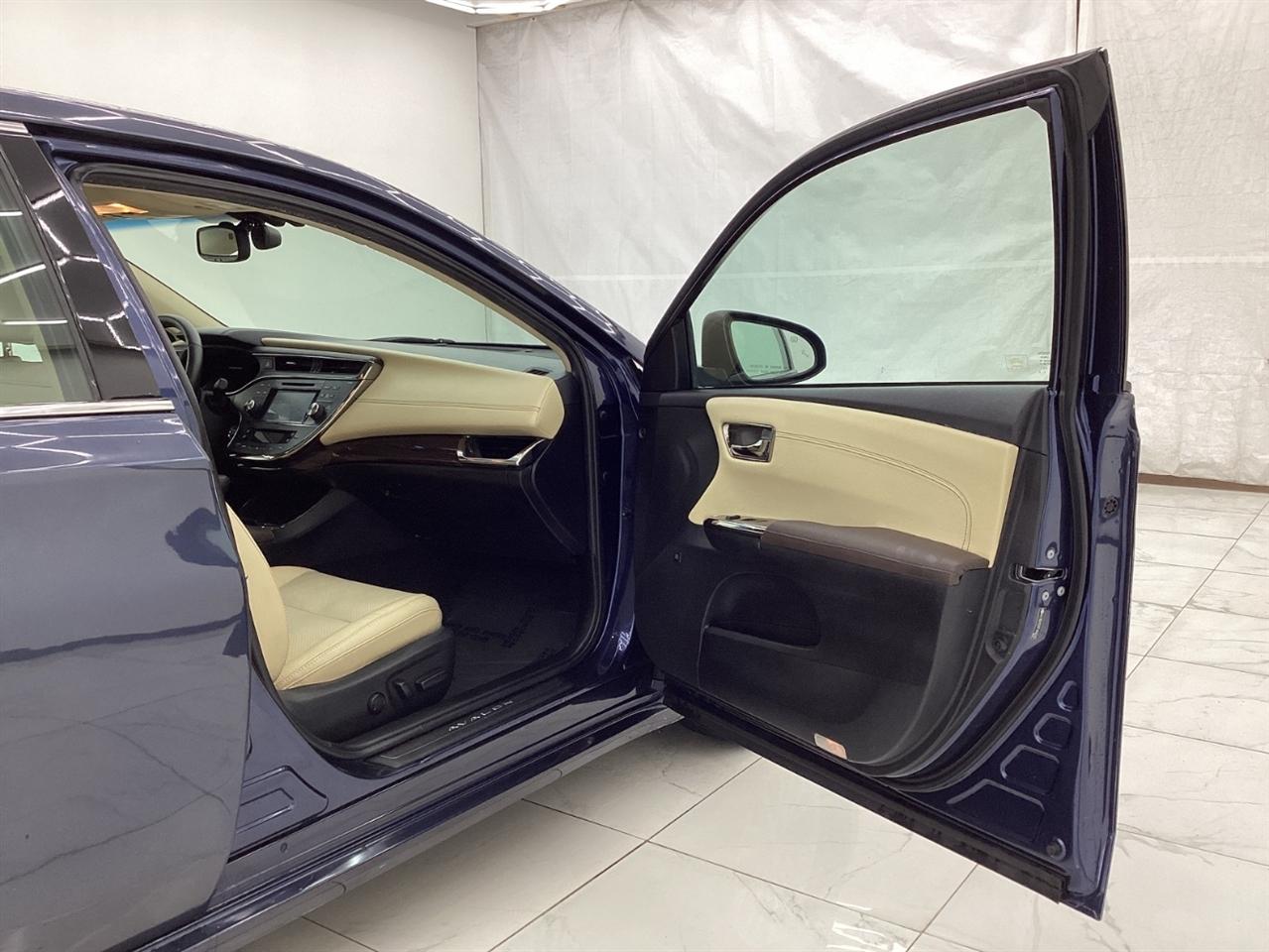 Toyota Avalon Hybrid 4dr Sdn XLE Premium (Natl) 2015