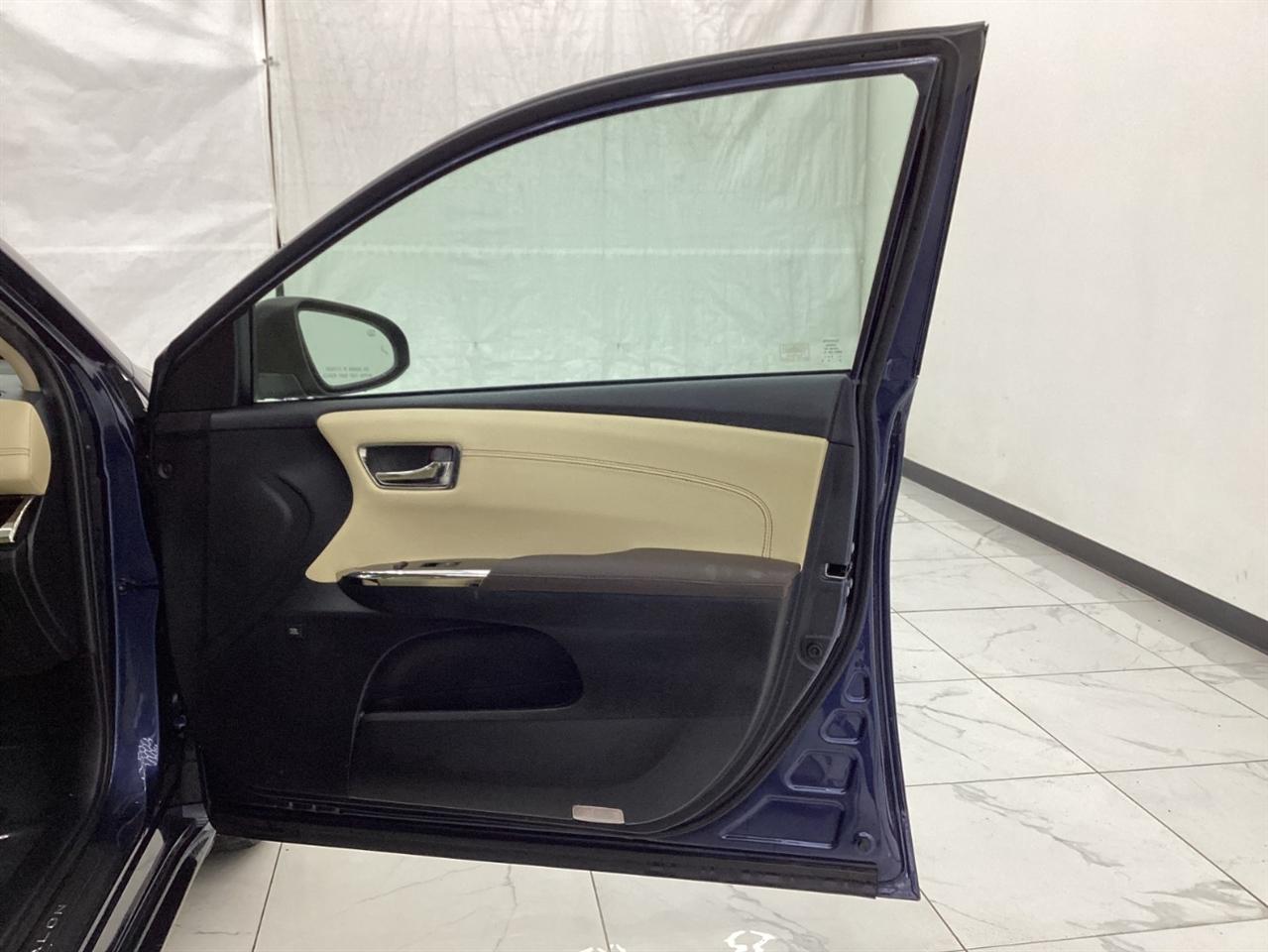 Toyota Avalon Hybrid 4dr Sdn XLE Premium (Natl) 2015