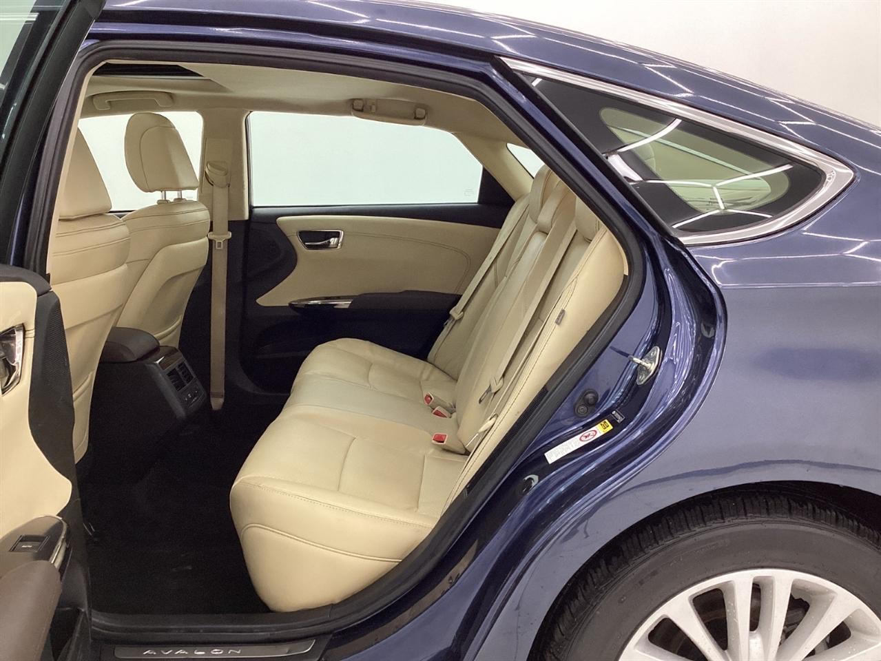 Toyota Avalon Hybrid 4dr Sdn XLE Premium (Natl) 2015