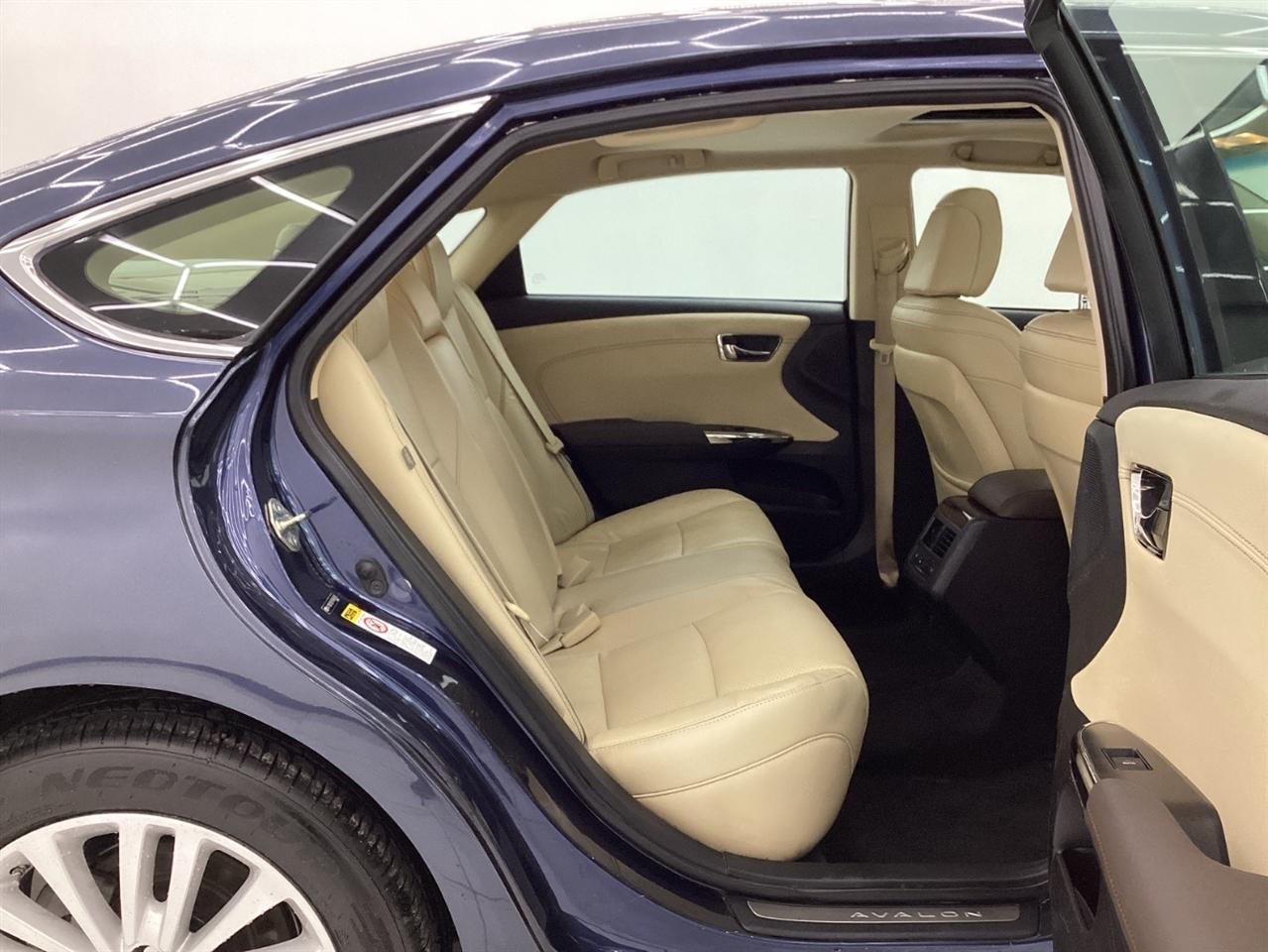 Toyota Avalon Hybrid 4dr Sdn XLE Premium (Natl) 2015