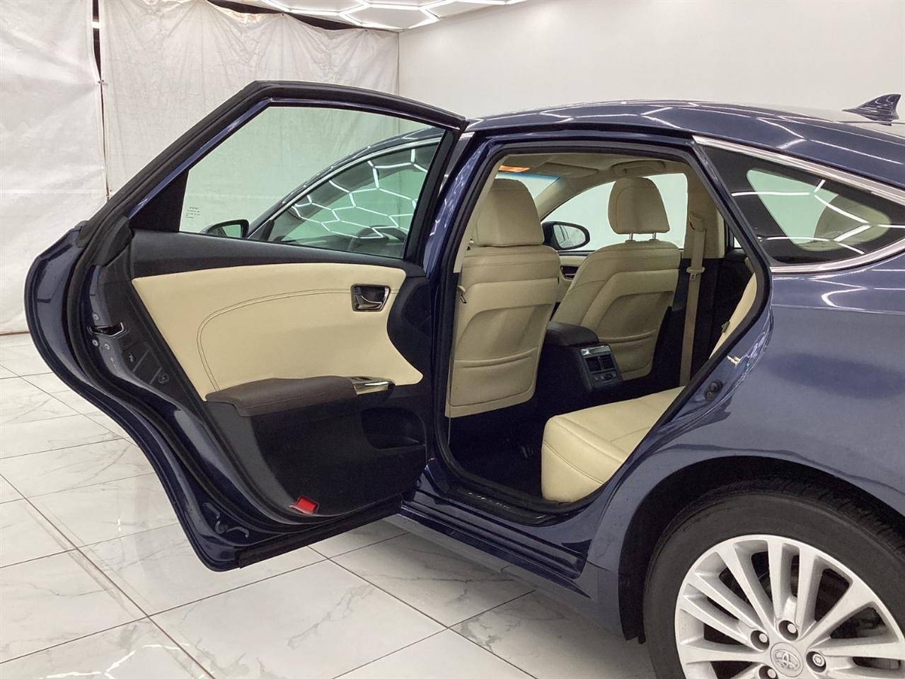 Toyota Avalon Hybrid 4dr Sdn XLE Premium (Natl) 2015