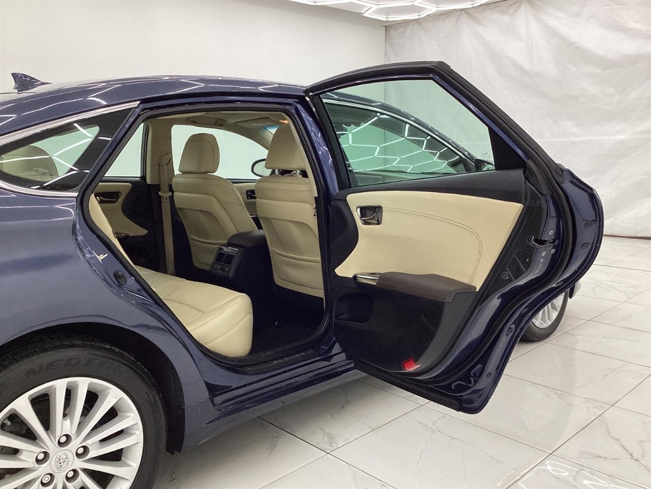 Toyota Avalon Hybrid 4dr Sdn XLE Premium (Natl) 2015