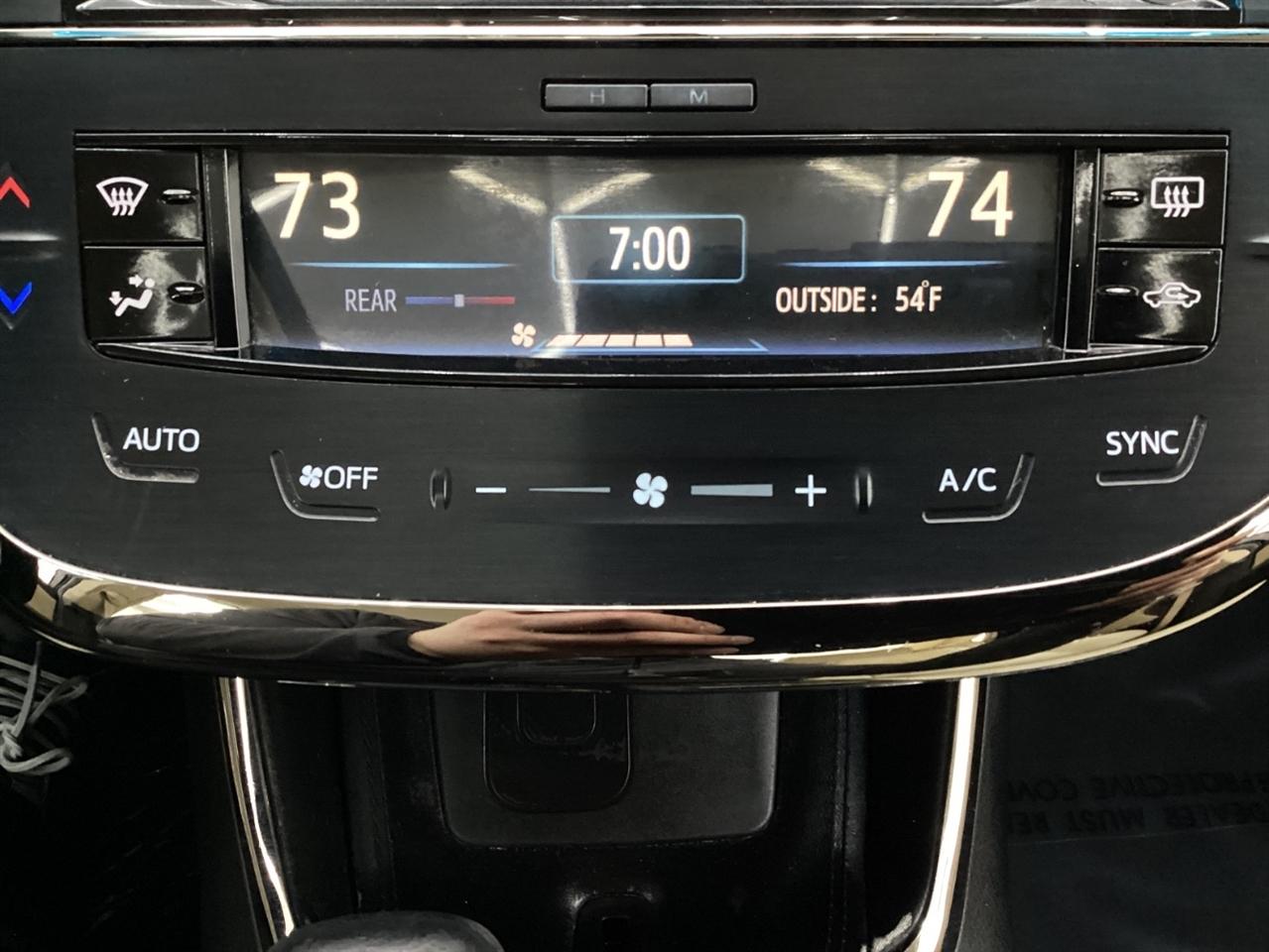 Toyota Avalon Hybrid 4dr Sdn XLE Premium (Natl) 2015