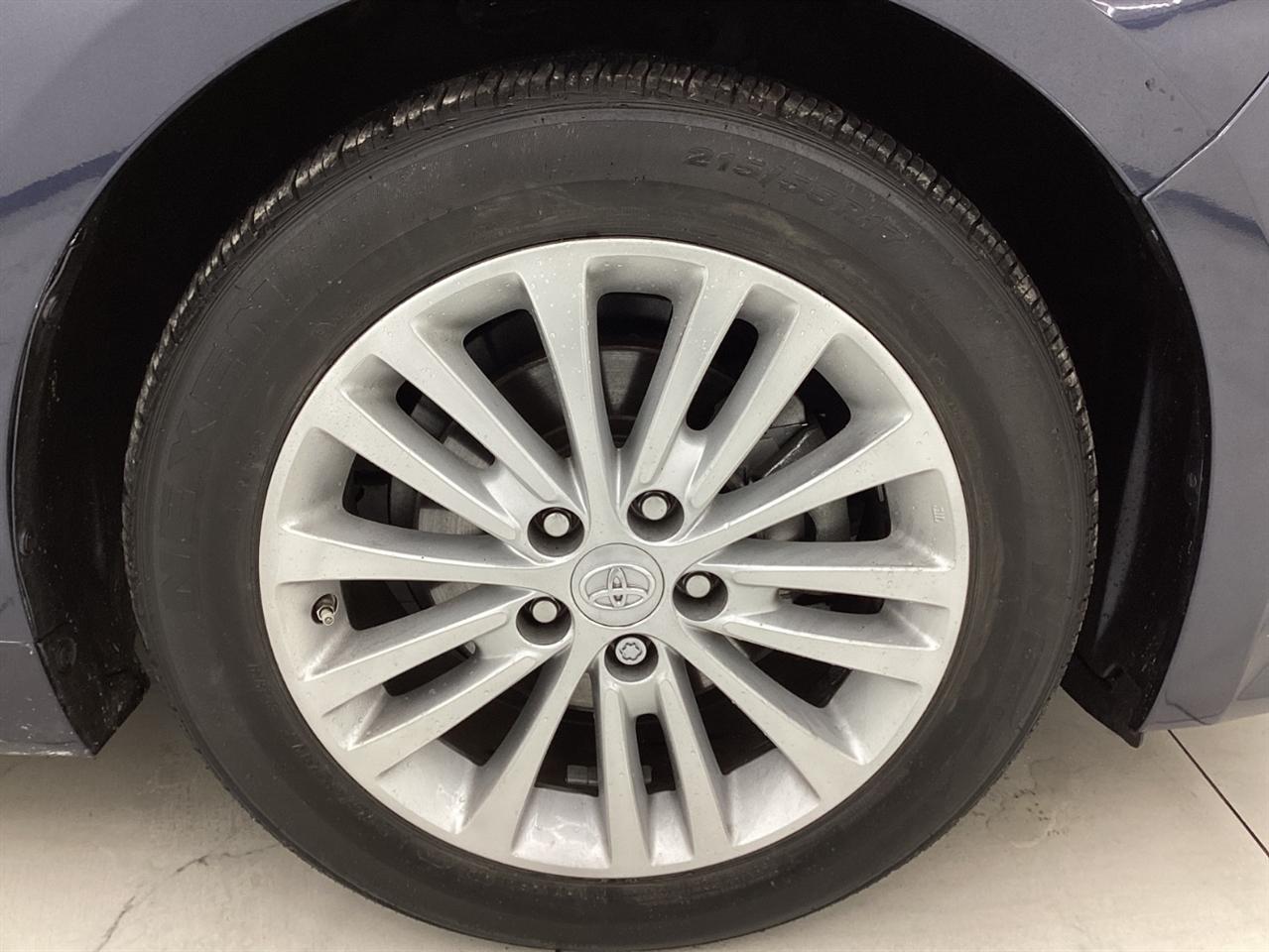 Toyota Avalon Hybrid 4dr Sdn XLE Premium (Natl) 2015