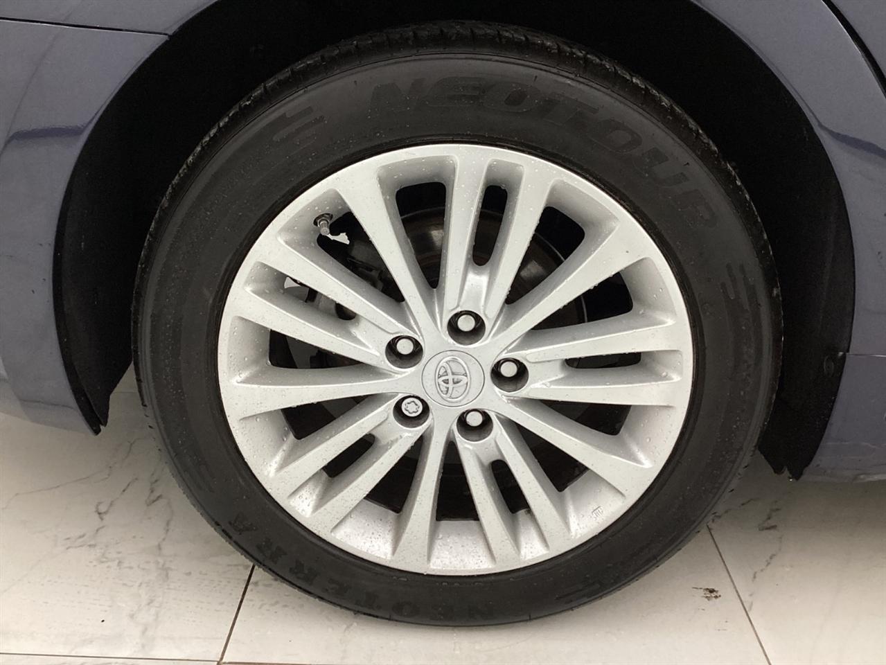 Toyota Avalon Hybrid 4dr Sdn XLE Premium (Natl) 2015