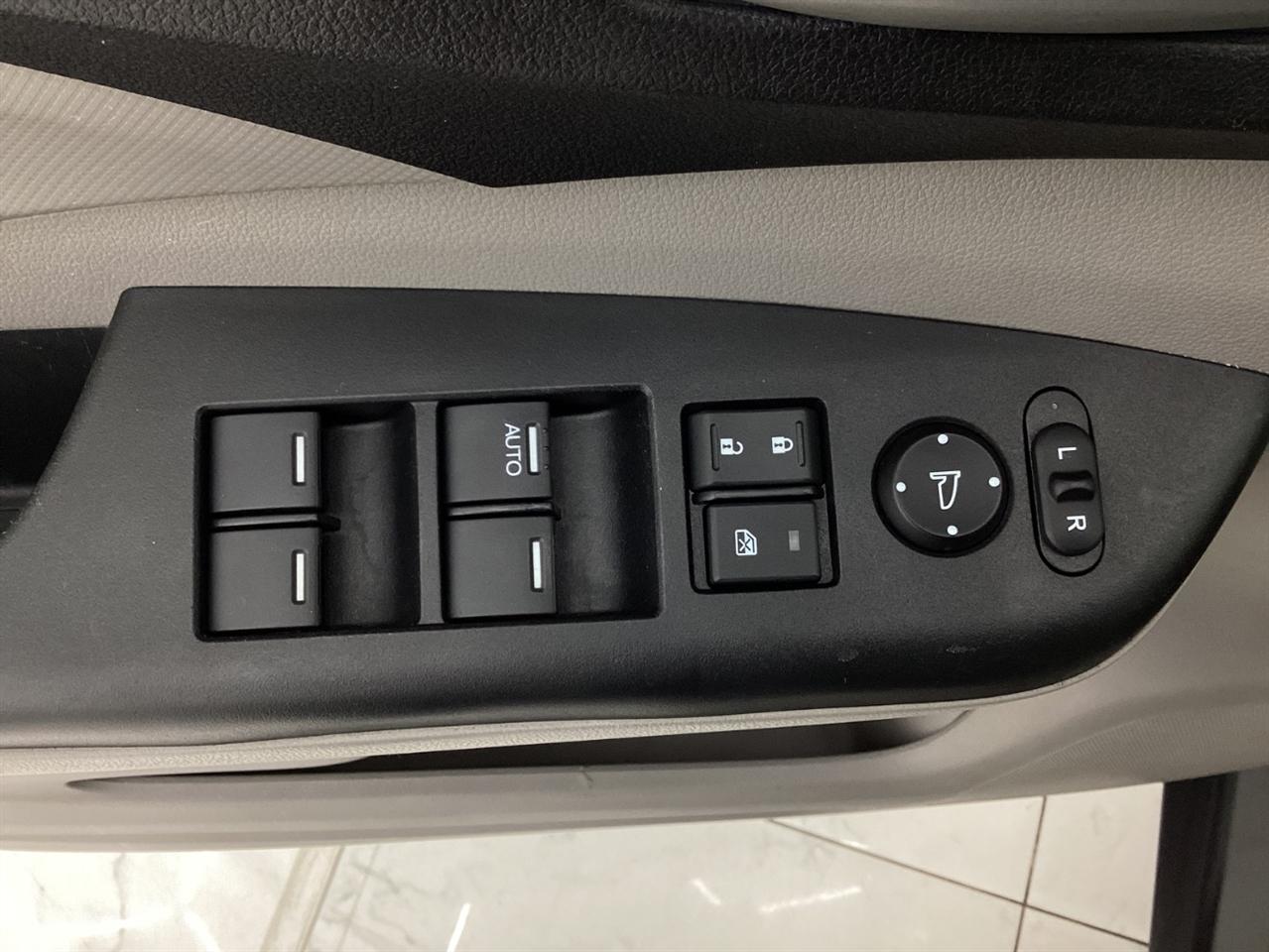 Honda CR-V 2WD 5dr LX 2012