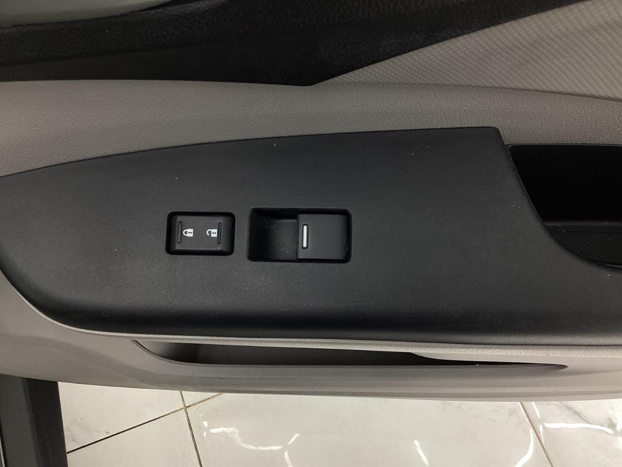 Honda CR-V 2WD 5dr LX 2012