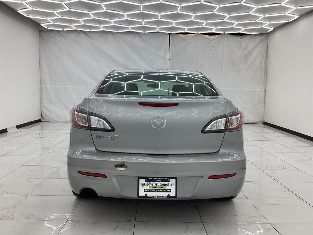 Mazda MAZDA3 4dr Sdn Auto i SV 2013