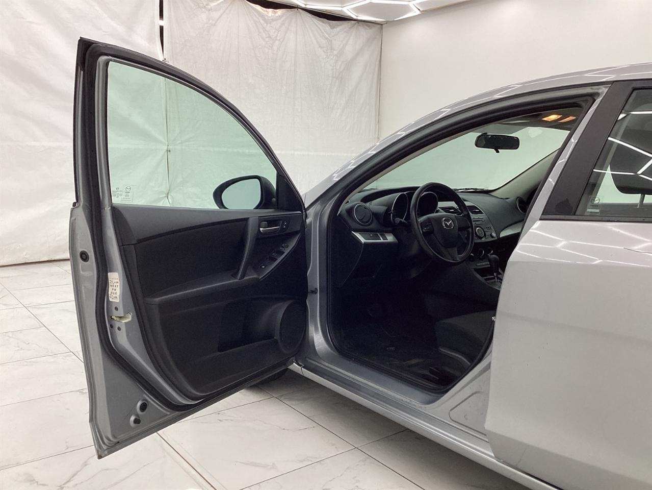 Mazda MAZDA3 4dr Sdn Auto i SV 2013