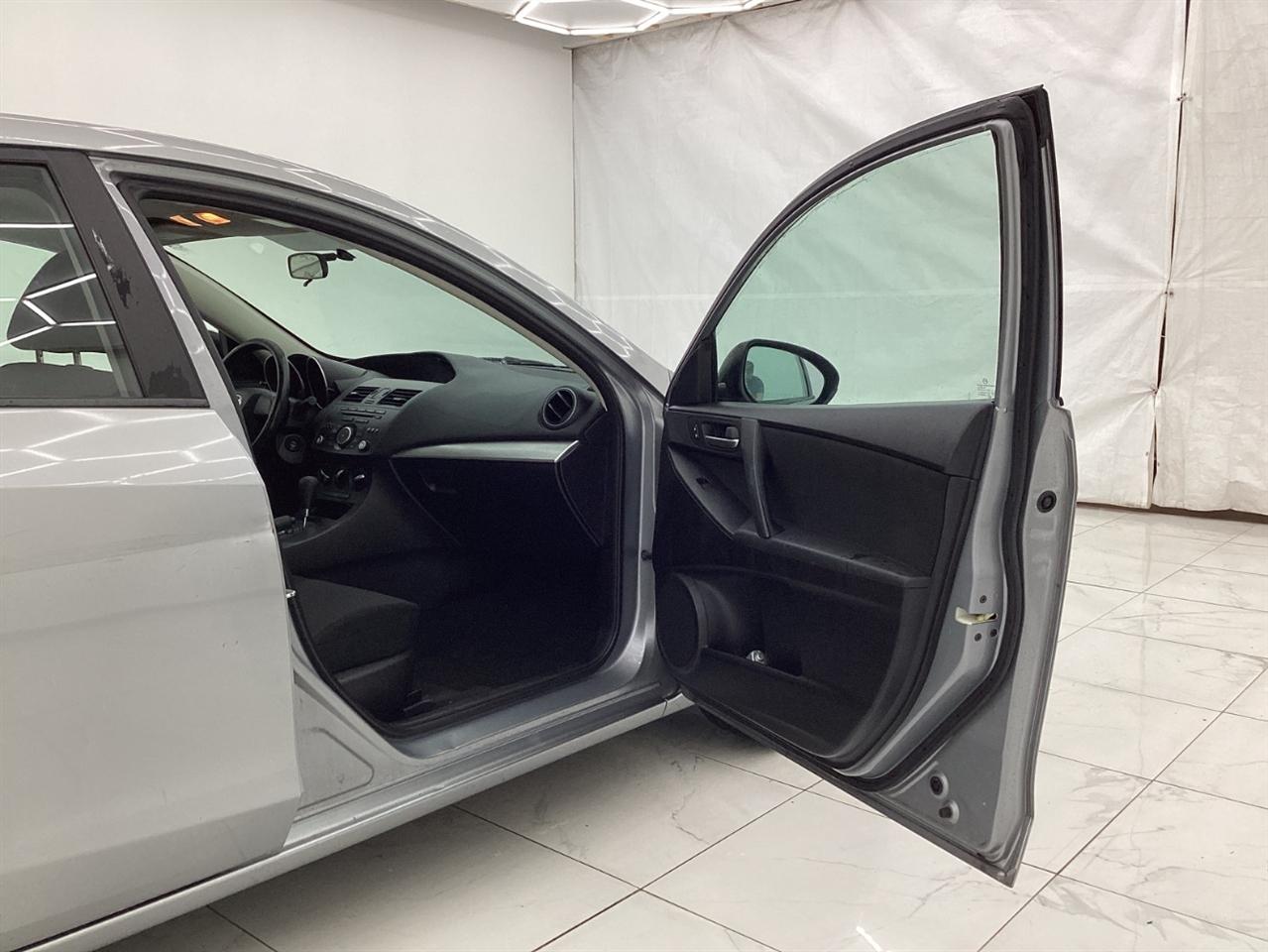 Mazda MAZDA3 4dr Sdn Auto i SV 2013