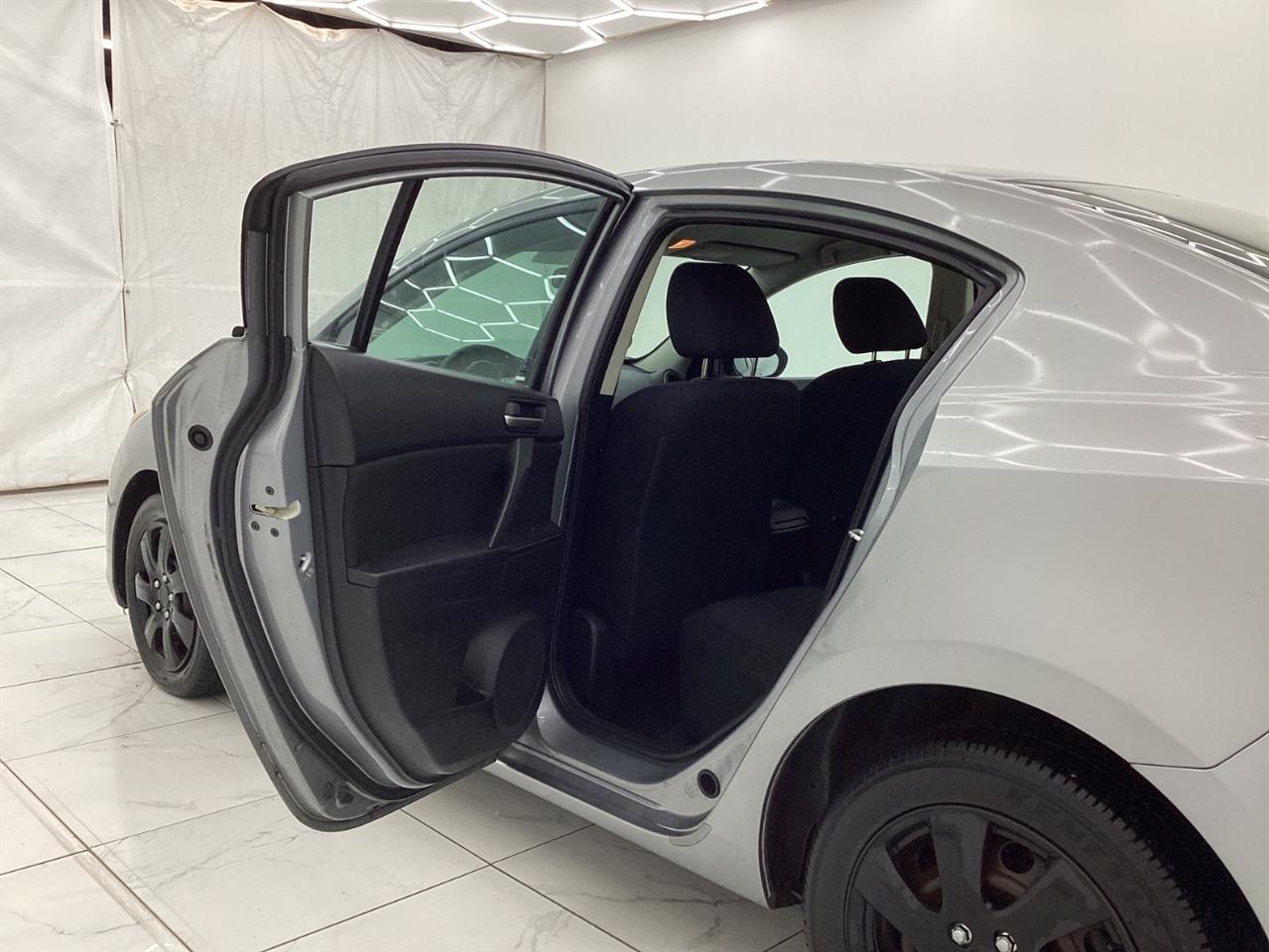 Mazda MAZDA3 4dr Sdn Auto i SV 2013