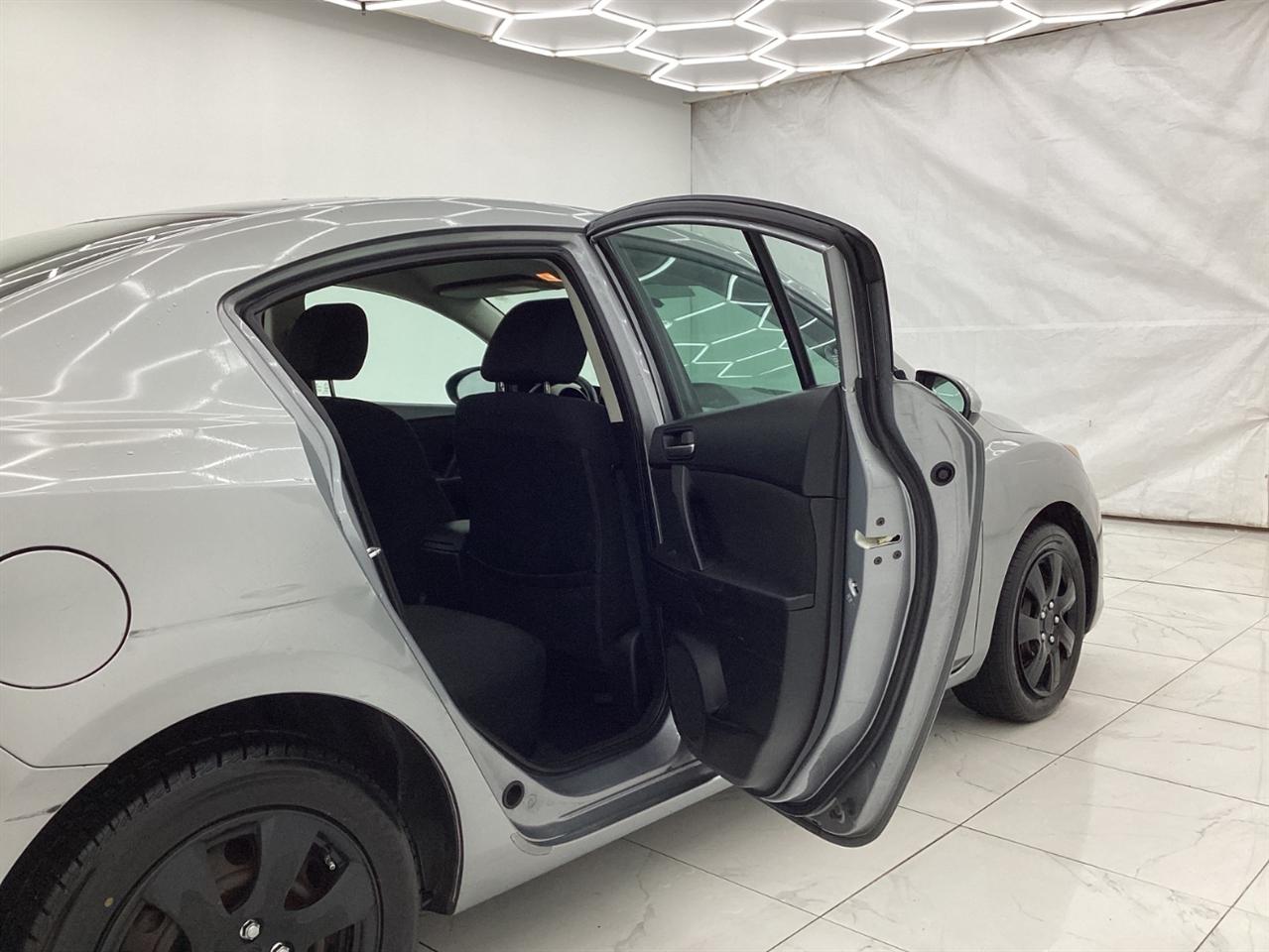 Mazda MAZDA3 4dr Sdn Auto i SV 2013