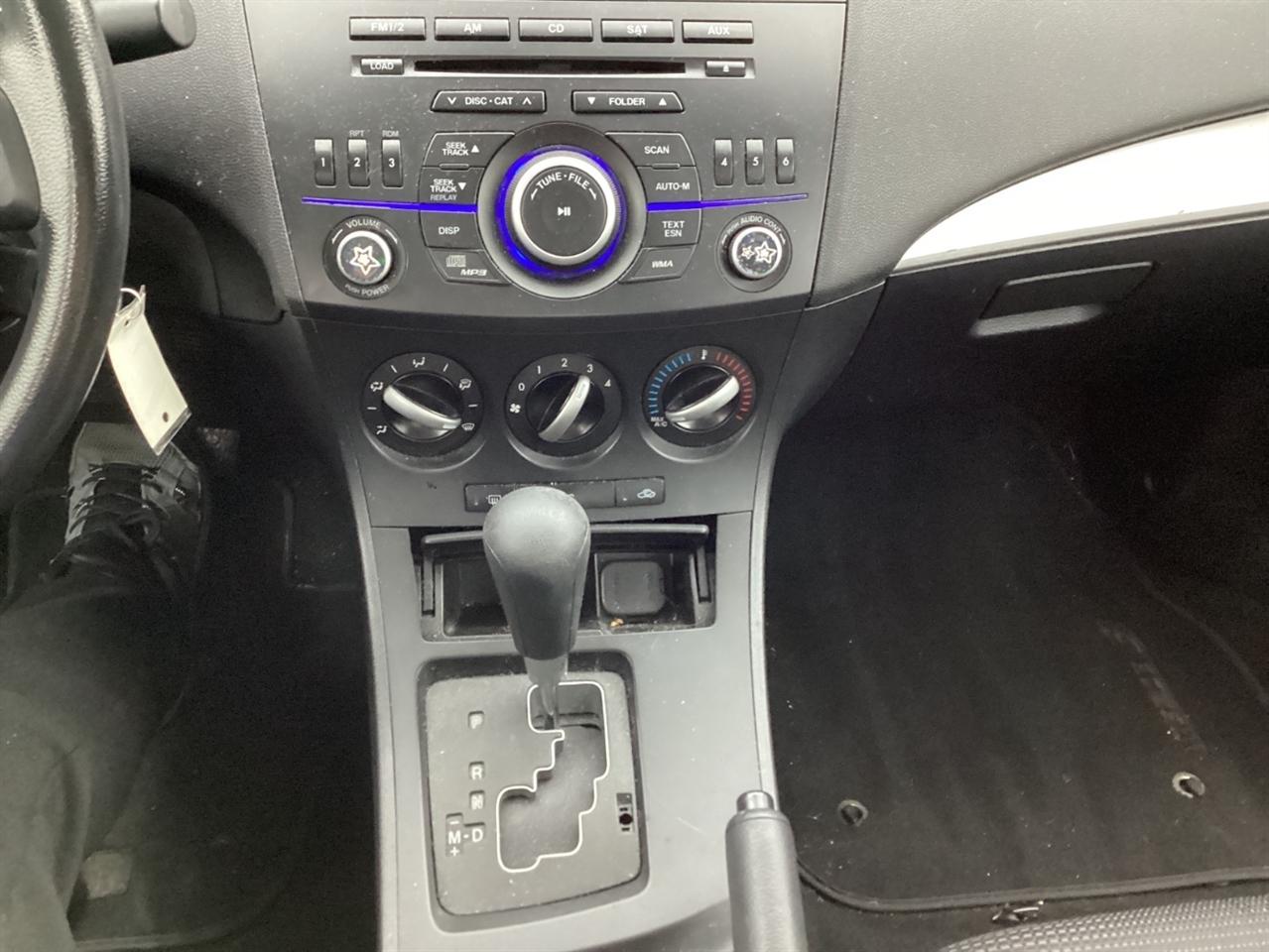 Mazda MAZDA3 4dr Sdn Auto i SV 2013