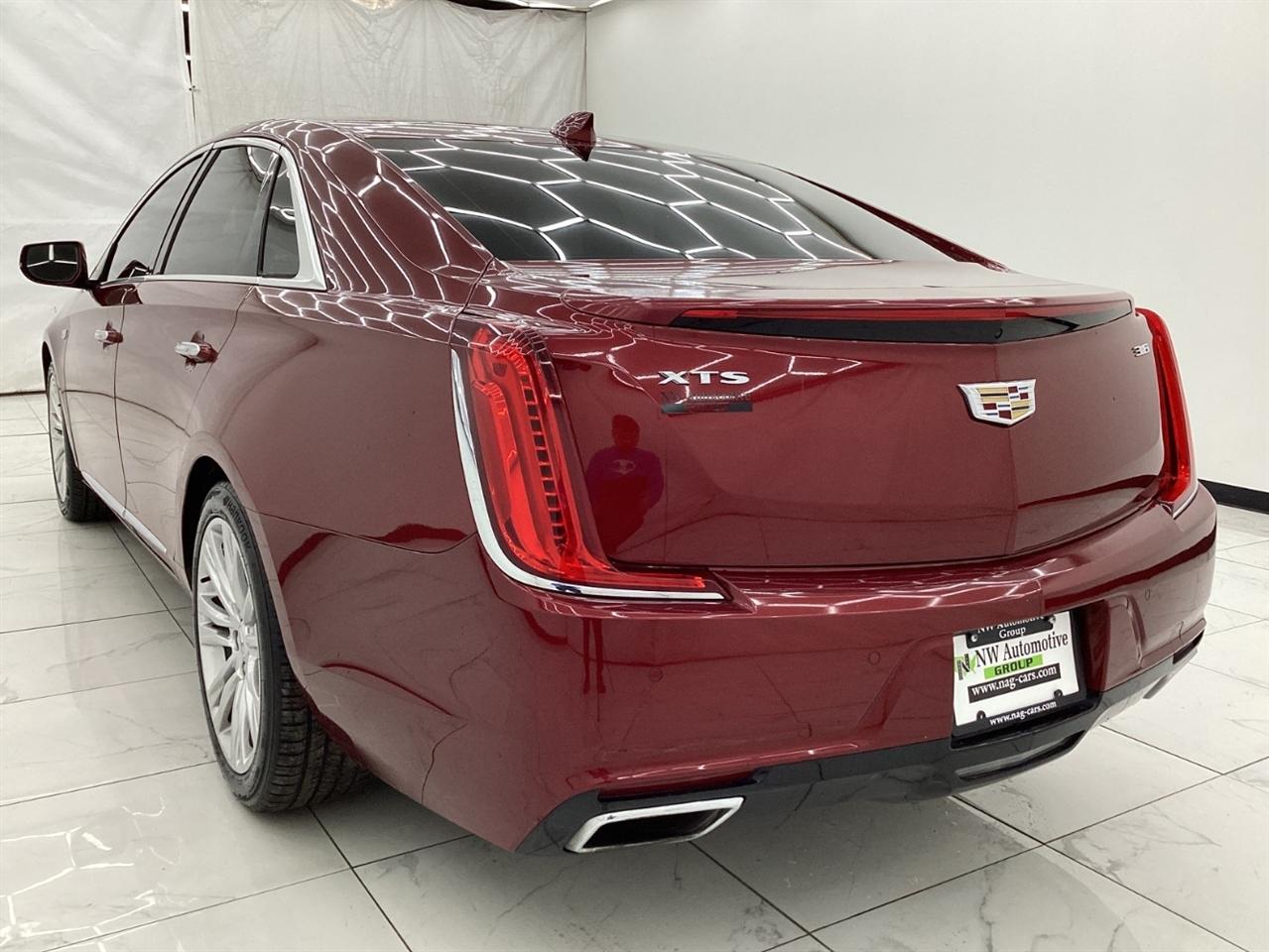 Cadillac XTS 4dr Sdn Luxury FWD 2019